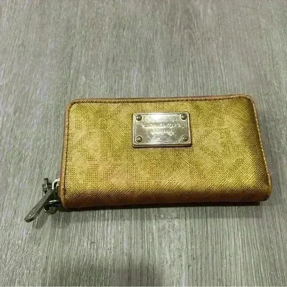 Michael Kors Gold Wallet - Picture 1 of 4